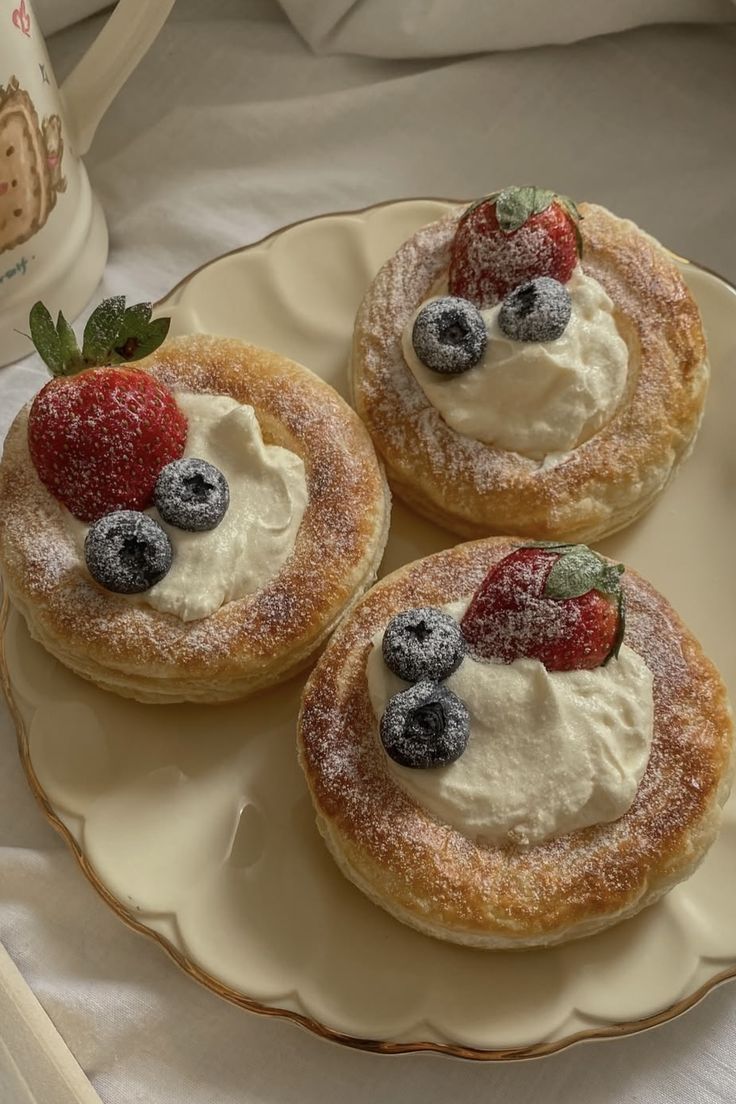 berry buns